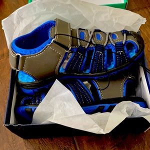 BNIB jelly Beans Boys sandals - size 10